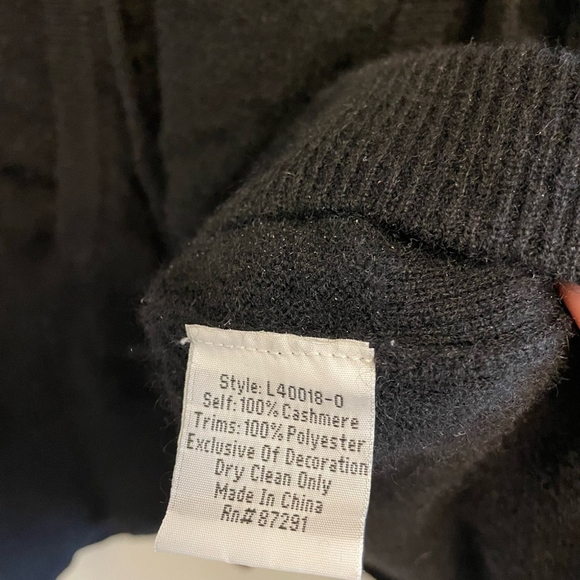 Johnny Was Cashmere Black and Red V-Neck Sweater with Floral Embroidery - Picture 3 of 6